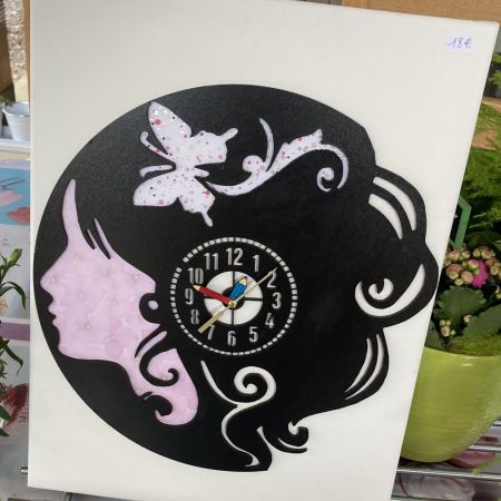 Horloge &laquo;&nbsp;La fille au papillon&nbsp;&raquo;