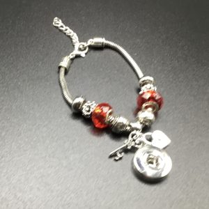 Bracelet charms rouges