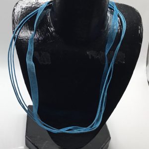 Collier organza bleu